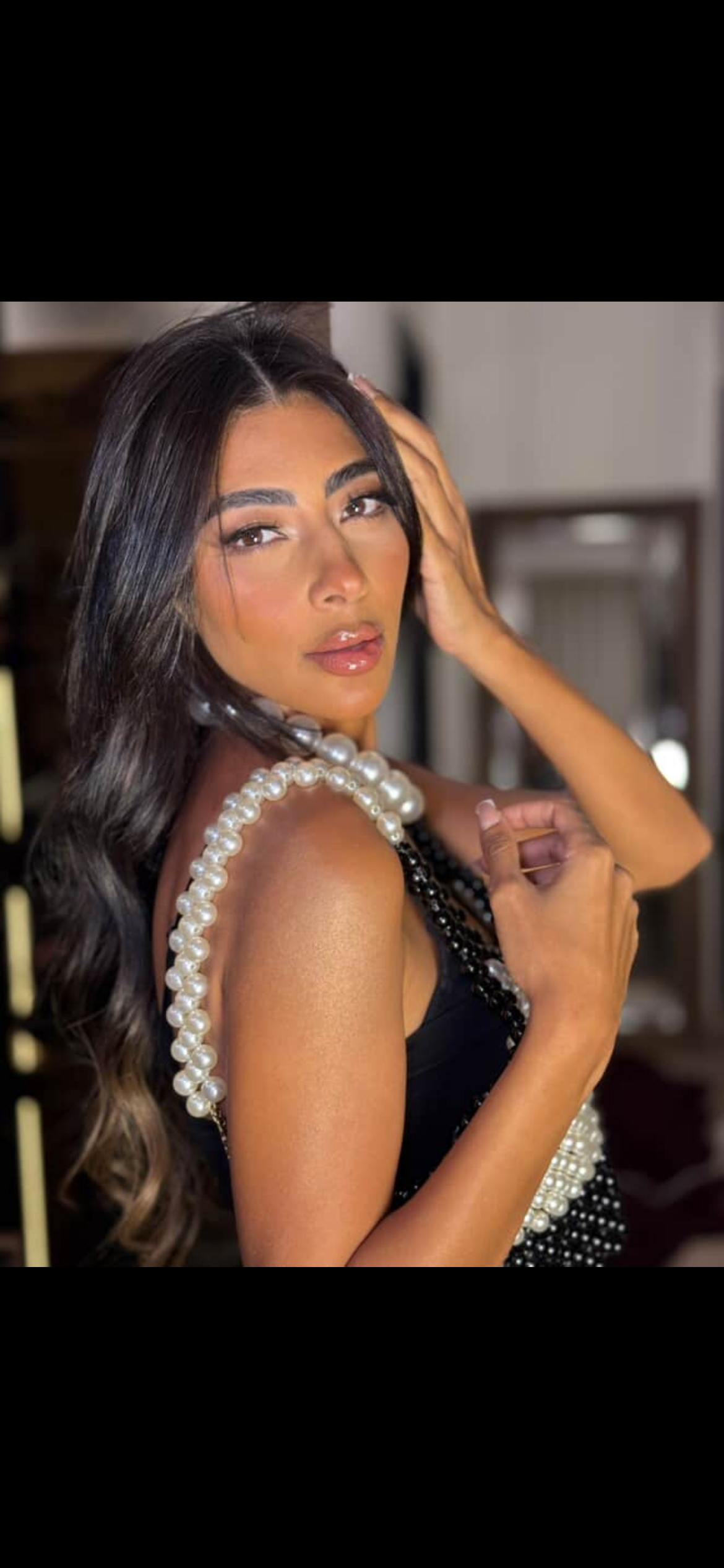 White & Black Classic pearl top